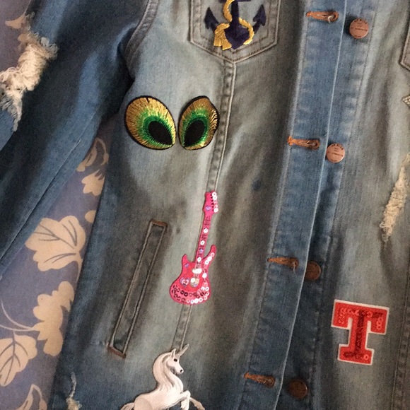 Distressed patch denim jacket - Picture 3 of 4